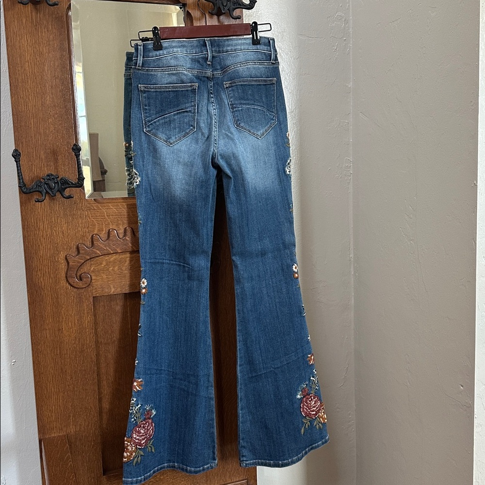 NWT DRIFTWOOD Blue Floral Embroidered Flare Jeans - Picture 5 of 9